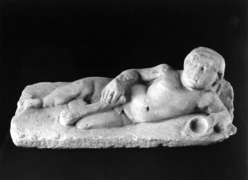 Roman Marble Sarcophagus Lid - 3rd century A.D. - A Roman Marble Sarcophagus Lid with the Young Hercules - Width 62 cm